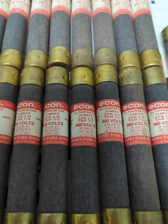 ECON,ECS-1/2,ALL PURPOSE FUSES 1/2 A/600V LOT OF 19 NOS