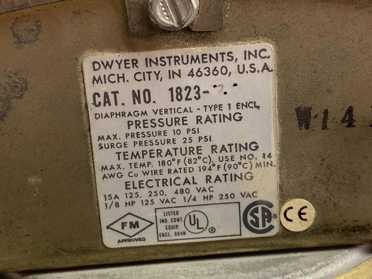 Used Dwyer,1823,Pressure Switch