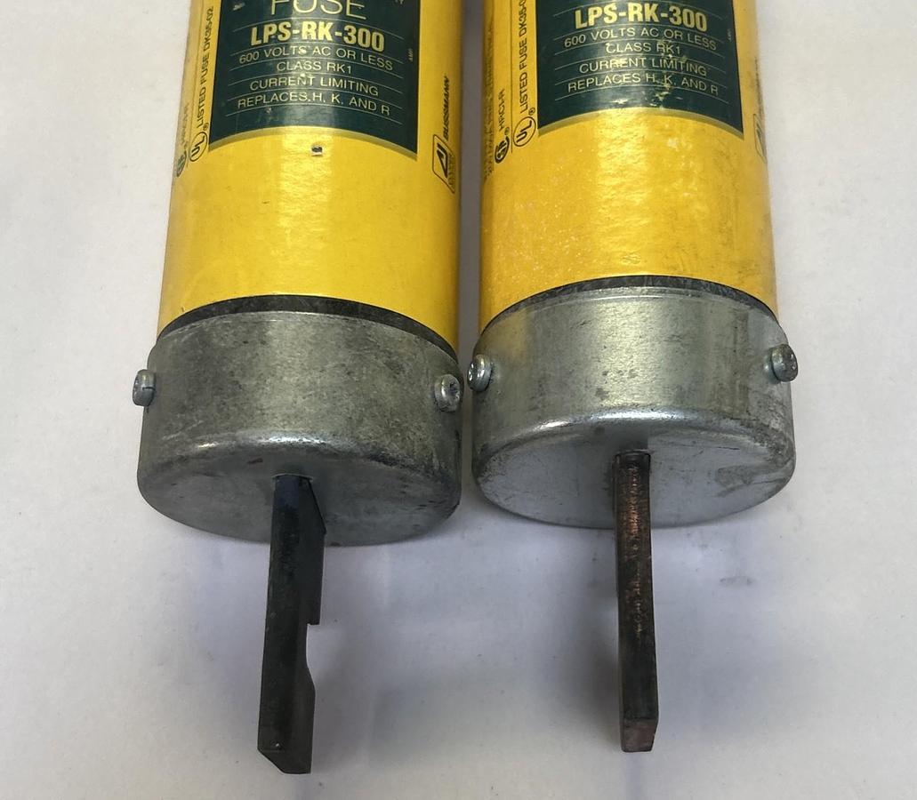 Used BUSSMANN,LPS-RK-300,LOW-PEAK FUSE 300A 600V LOT OF 2