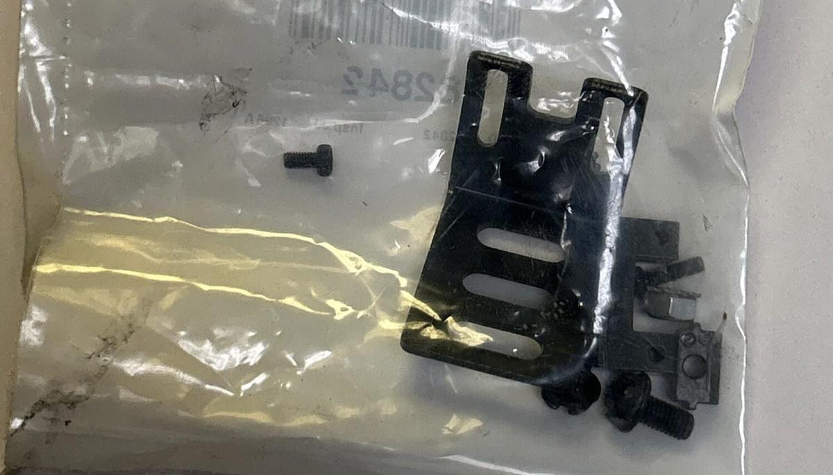 BANNER ENGINEERING,LPA-MBK-12,SIDE MOUNTING BRACKET LOT OF 3 NEW