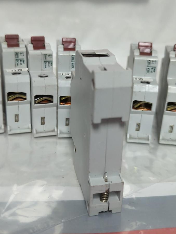 Used MOELLER,FAZ L10A,CIRCUIT BREAKER 1-POLE 220/300AC LOT OF 11 PRE-OWNED