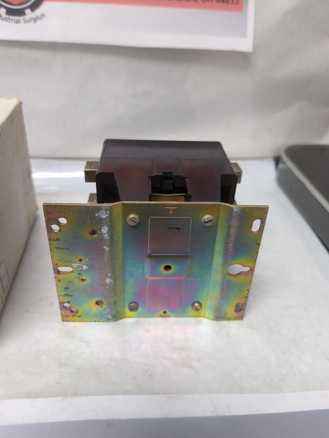 Used ARROW HART,ACC-730-UM,3-POLE MAGNETIC CONTACTOR 93 AMP 600 VAC PRE-OWNED