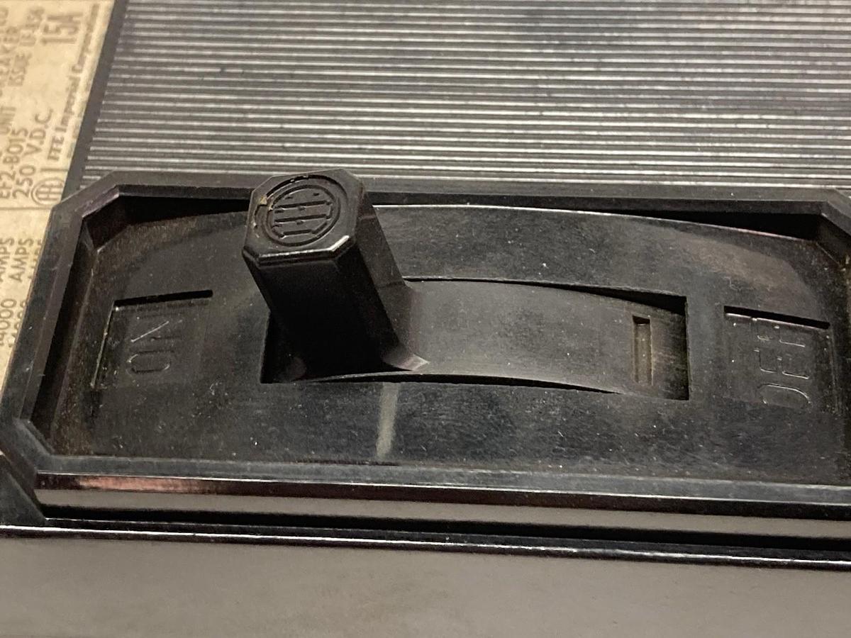 ITE,EF2-B015,2-Pole Unit Circuit Breaker 250VDC 15A