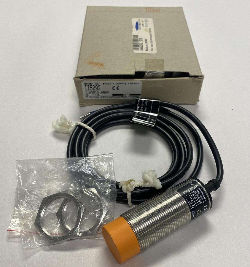 Used EFECTOR,IIA3015-ANKG II5292,INDUCTIVE PROXIMITY SWITCH NEW