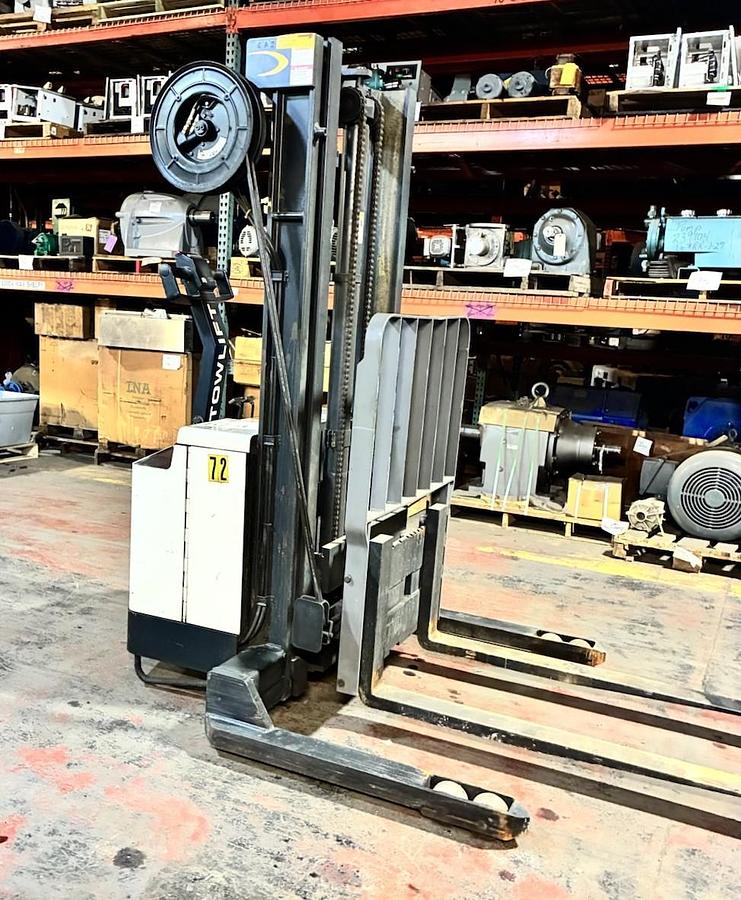 Used CROWN,40WTL,WALKIE STACKER STRADDLE FORKLIFT 11' REACH 3500LBS 24VDC