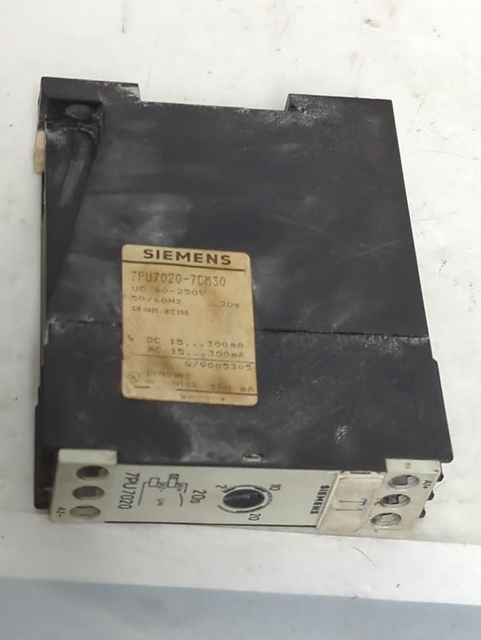 Used SIEMENS,7P47020-7CM30,TIME RELAY PRE-OWNED