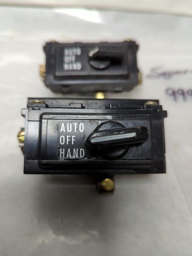 Used SQUARE D,9999,TYPE SC-2 HAND-OFF-AUTO SELECTOR SWITCH LOT OF 2 PRE-OWNED