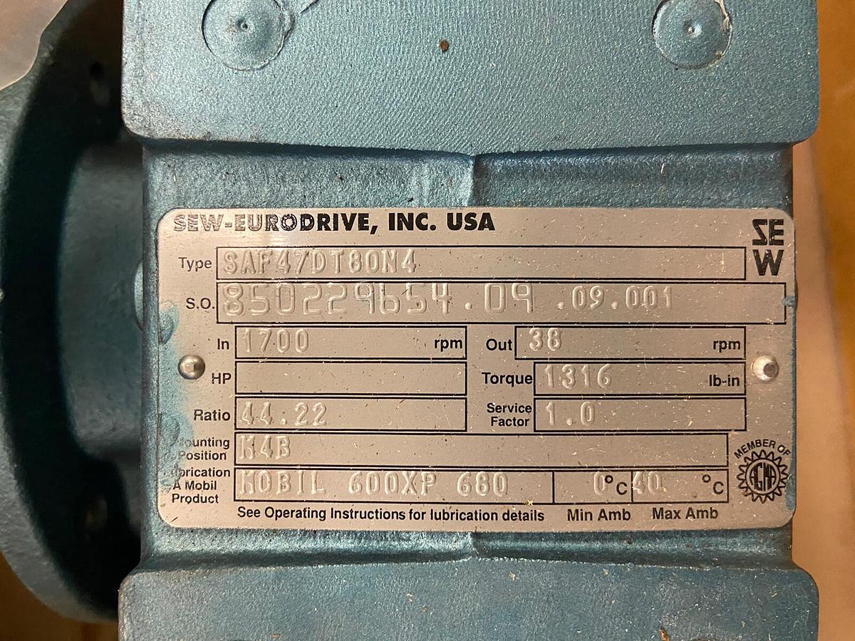 Sew Eurodrive,SAF4/DT80N4,Gearmotor 1700/38RPM Ratio 44.22 Torque 1316LB-IN
