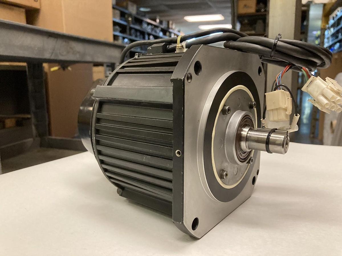 Used Yaskawa Electric,SGMDH-12A2A-YRA1,AC Servo Motor