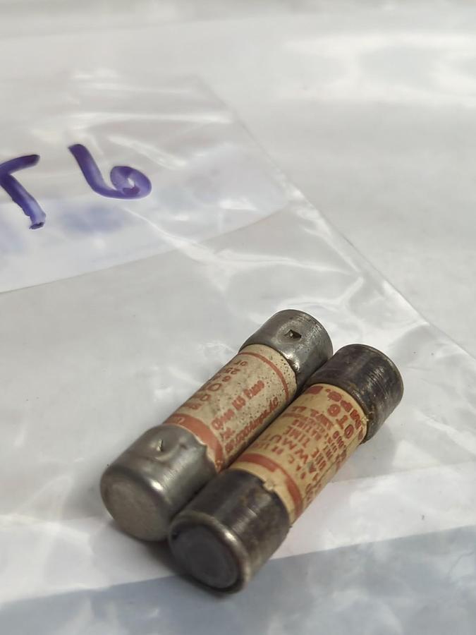 Used GOULD SHAWMUT,OT6,ONE TIME 6 AMP FUSE LOT OF 2 PRE-OWNED