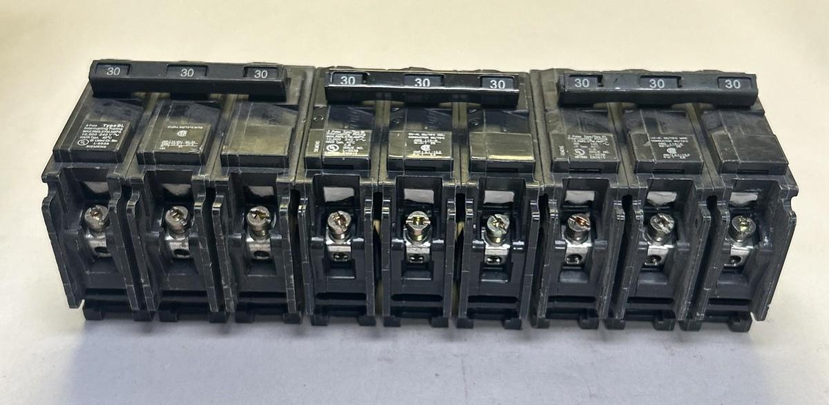 Used SIEMENS,B330,CIRCUIT BREAKER 30A 240V 3P LOT OF 3