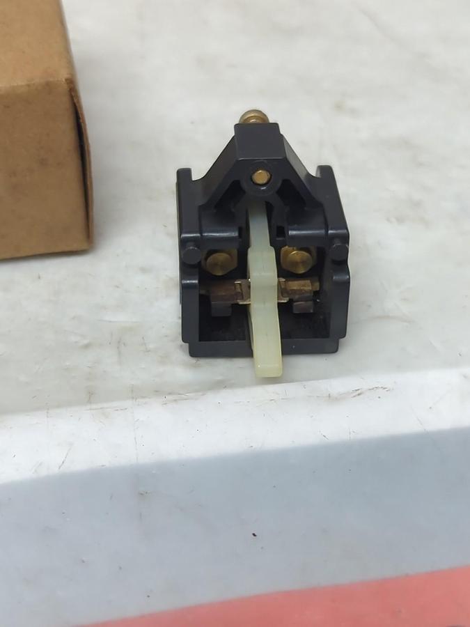 ALLEN BRADLEY,1495-GO,AUXILIARY CONTACT NOS