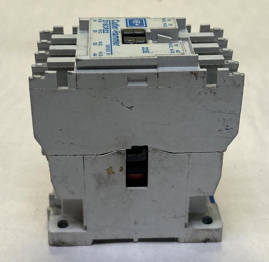 Used CUTLER-HAMMER,D15CR22,RELAY