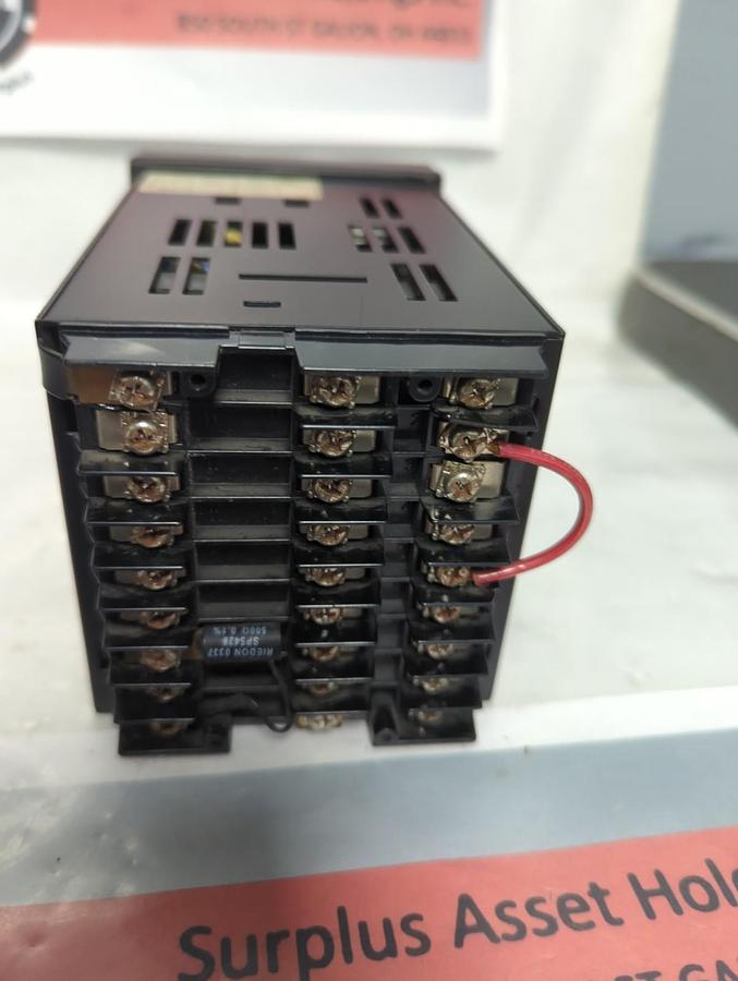 Used HONEYWELL,UDC3300,TEMPERATURE CONTROLLER 90-250VAC PRE-OWNED