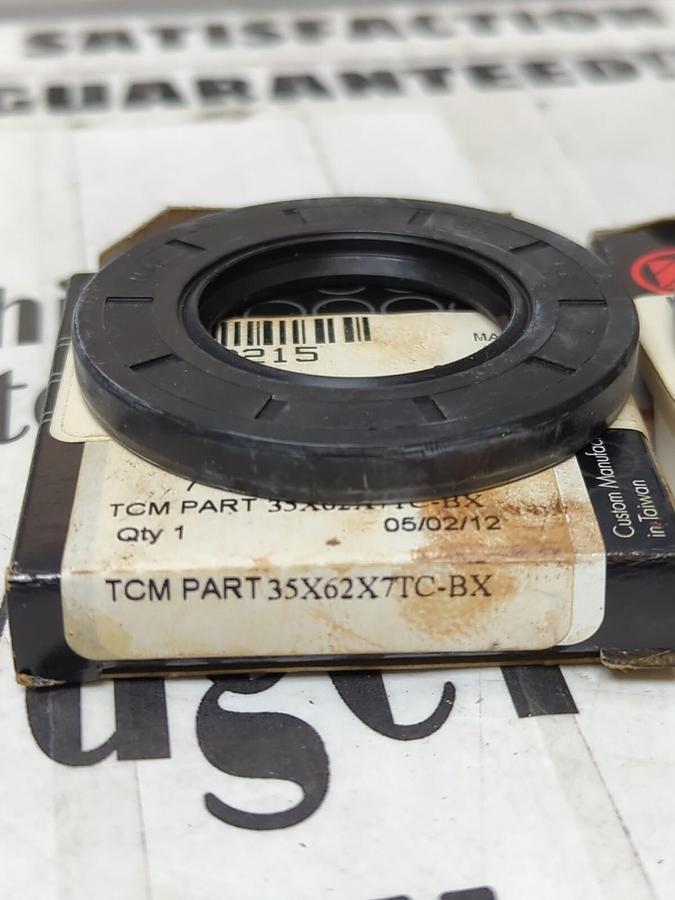 TCM DICHTOMATIK,35X62X7TC-BX,OIL SEALS LOT OF 2  35MM NOS
