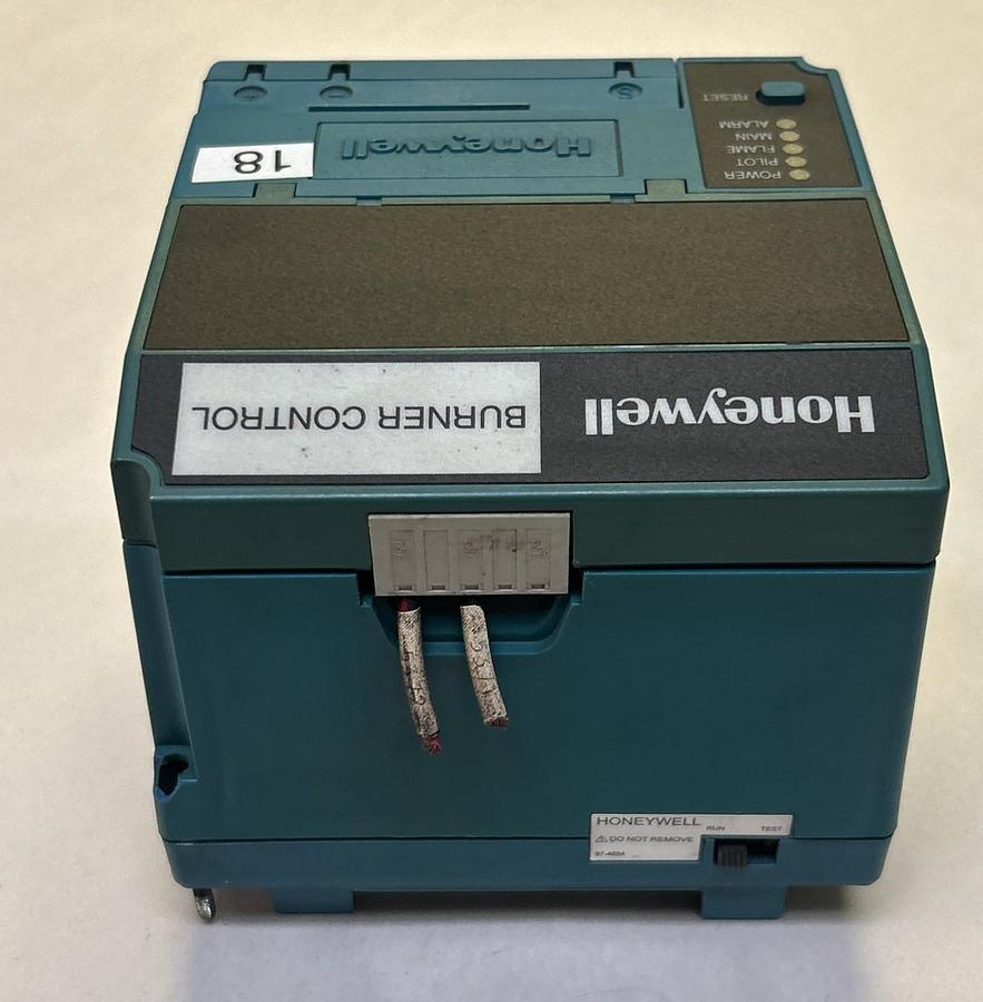 Used HONEYWELL,RM7890A1056,ULTRAVIOLET FLAME AMPLIFIER