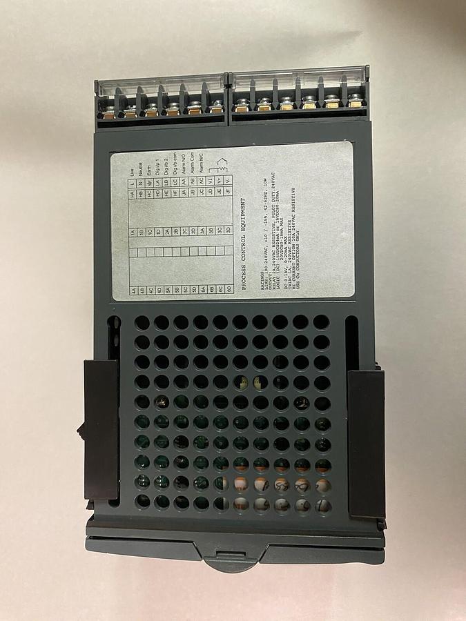 Barber Colman,Eurotherm,2404/CC/VH/FM/VS/XX/RF/,Temperature Controller