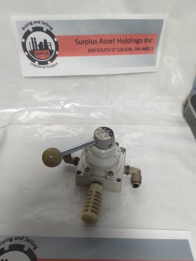 Used SMC,VH300-N02,HAND VALVE PRE-OWNED