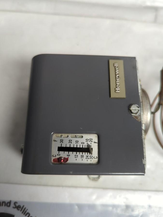 Used HONEYWELL,L480B-1247,THERMOSTAT TEMPERATURE CONTROLLER PRE-OWNED