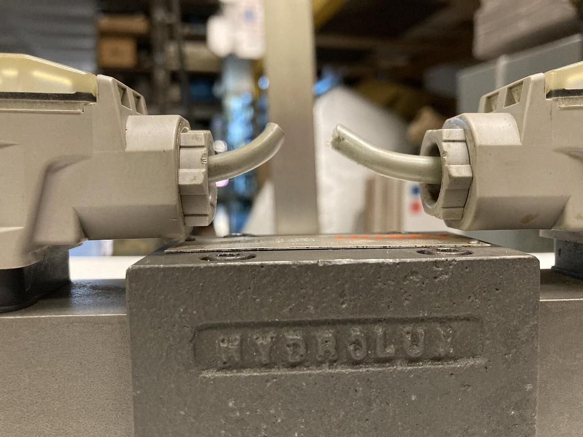 Used Husky,WE43P06C08NC0BN HPN676773,Hydaulic Valve