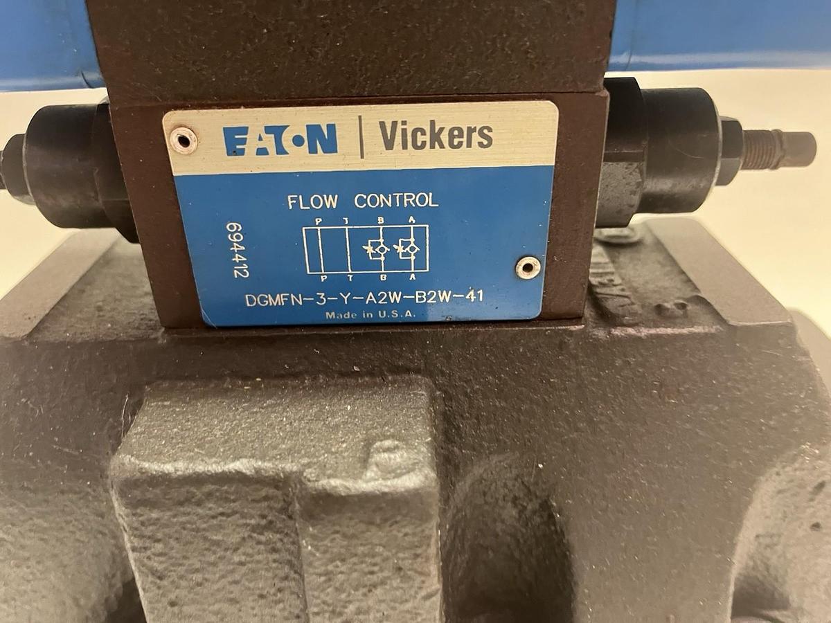 Used VICKERS,DG5S-8-2N-2-M-FTWL-B5-30,DIRECTIONAL VALVE DG4V-3S PILOT VALVE 120V