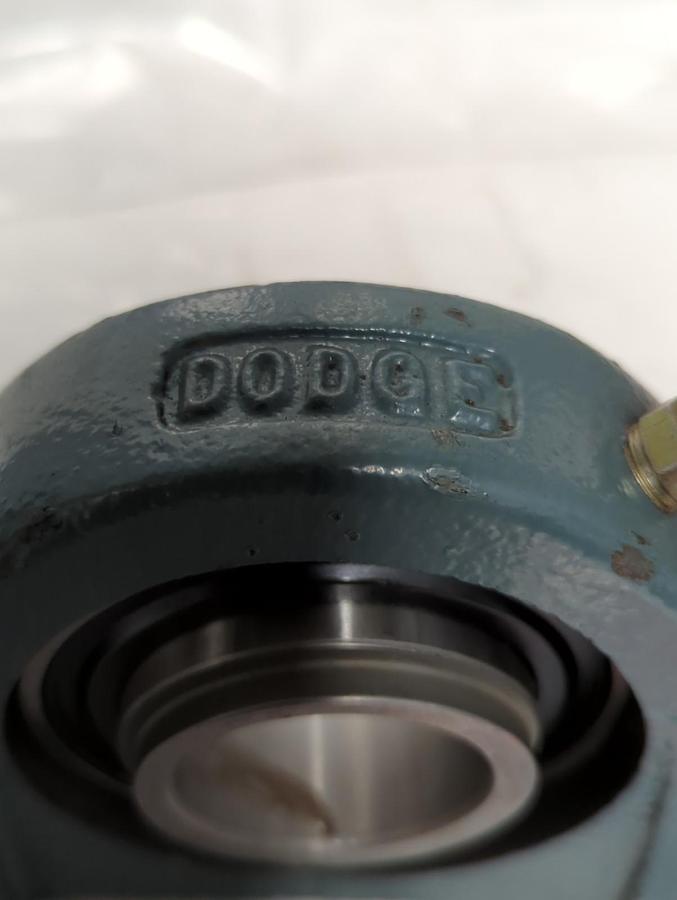 Used DODGE,SXR 1-1/2 208,PILLOW BLOCK BEARING 2-BOLT BASE 1-1/2 INCH BORE PRE-OWNED