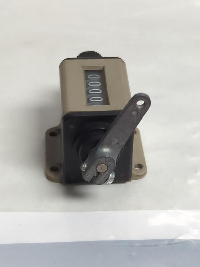 Used VEEDER ROOT,0727215-001,PANEL METER 5-DIGIT DIGITAL COUNTER PRE-OWNED