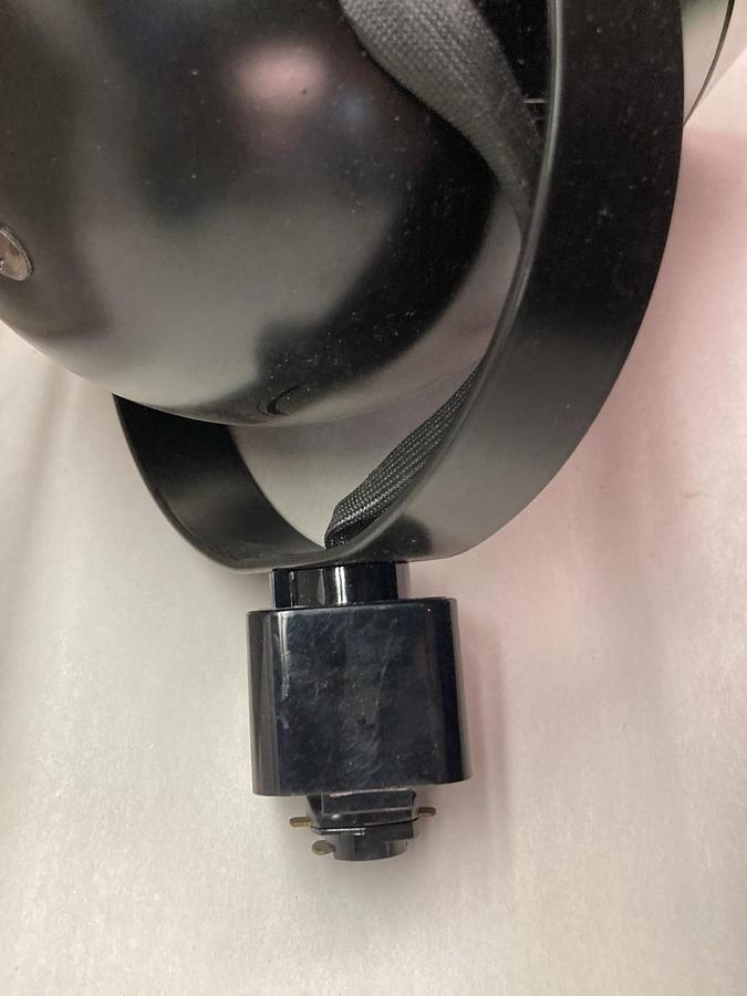 Used Halo Power-Trac,6VX69,Cylinder Lampholder Fixture