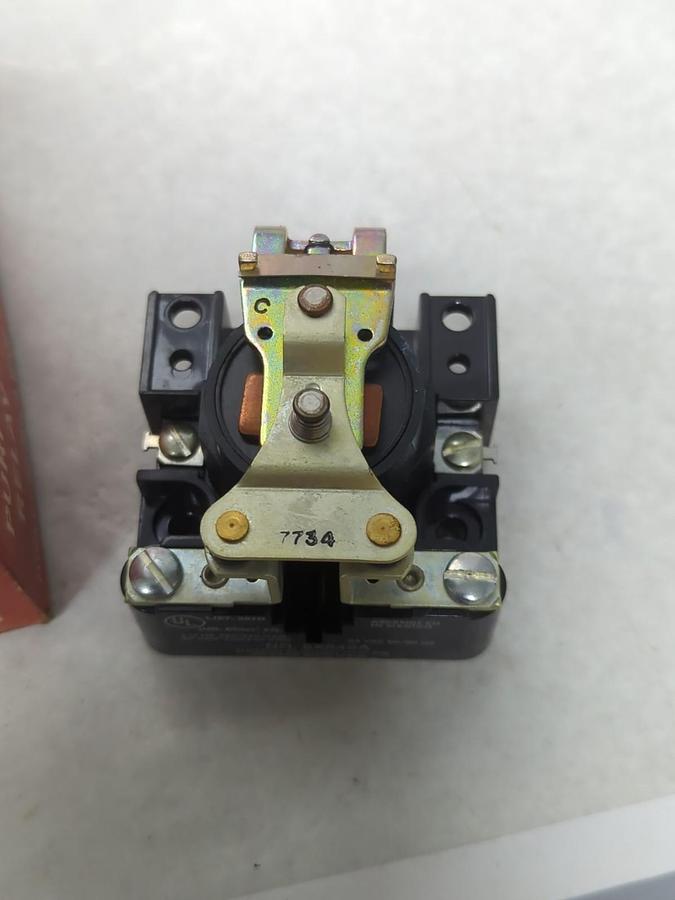 DAYTON,5X849A,GENERAL PURPOSE RELAY 1-1/2 HP 30 AMP 120/240VAC NOS