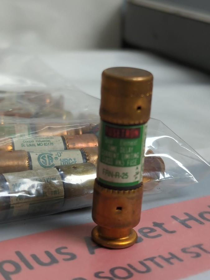 Used COOPER BUSSMANN,FRN-R-25,FUSETRON 25 AMP FUSE LOT OF 18 PRE-OWNED