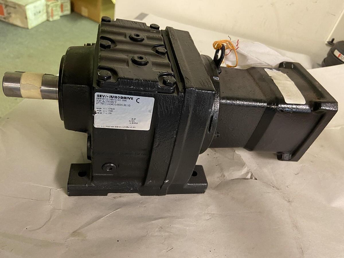 SEW Eurodrive,R37-AQH100/3 4500/475RPM,Gear Reducer Ratio 9.47