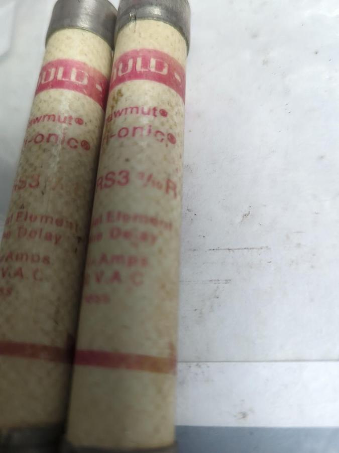 Used GOULD SHAWMUT,TRS3-3/10R,TRI-ONIC 3-3/10R AMP FUSE LOT OF 2 PRE-OWNED