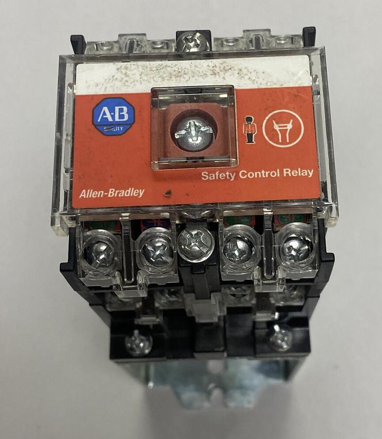 Used ALLEN BRADLEY,700S-DCP530Z24,SER E SAFETY CONTROL RELAY