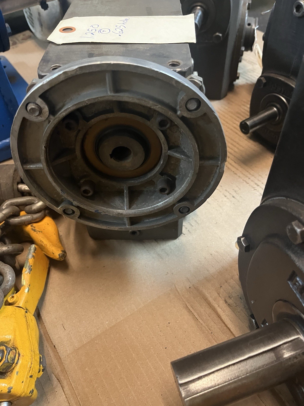 Used GAST,AG809,GEAR REDUCER,RATIO 10 OUTPUT RPM 300
