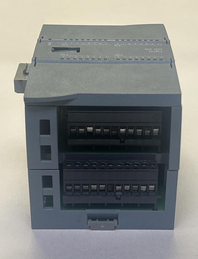 Used SIEMENS,6ES7223-1PL32-0XB0,DIGITAL INPUT/OUTPUT MODULE