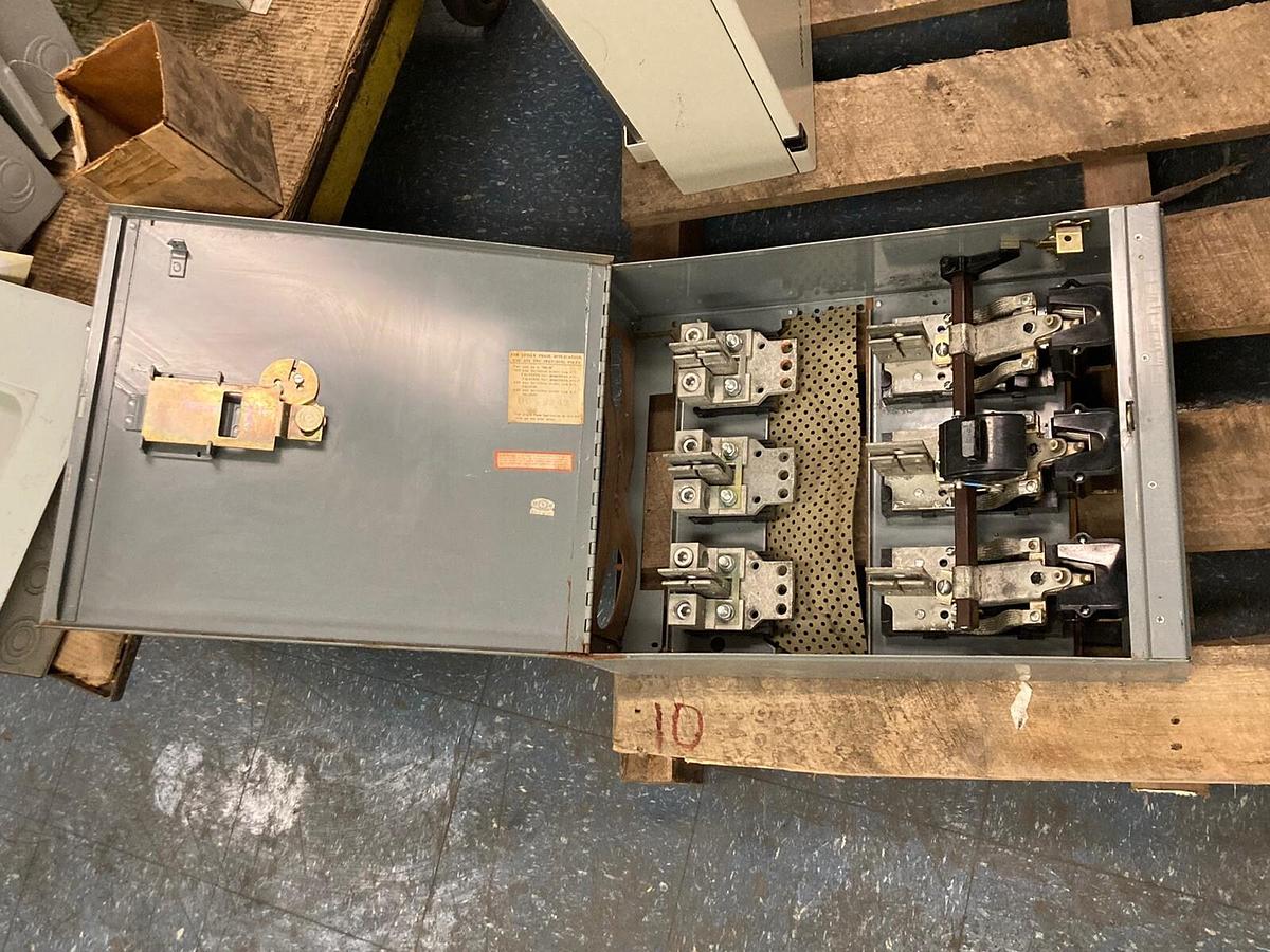 Used Federal Pacific,QMQB-7032,3-Pole Fusible Panelboard Switch 600A 240VAC