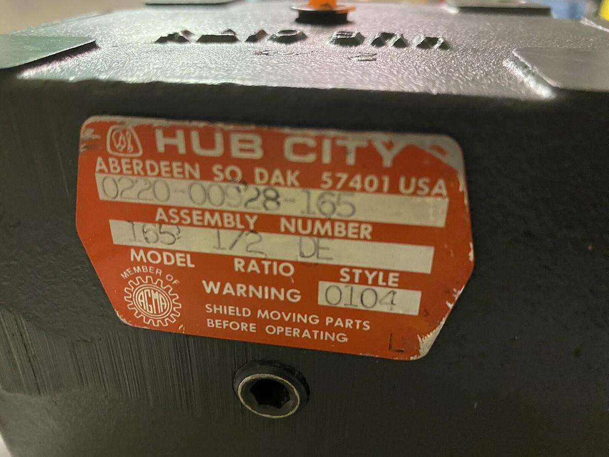 Used HUB CITY,0220-00928-165,Gear Reducer 1/2 Ratio 1 INCH Dia Model 165