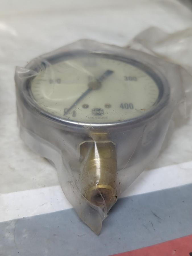 AMETEK USG,153253LS,GAUGE 2-1/2 IN FACE 1/4 IN NPT BOTTOM CONNECTION 400PSI NOS