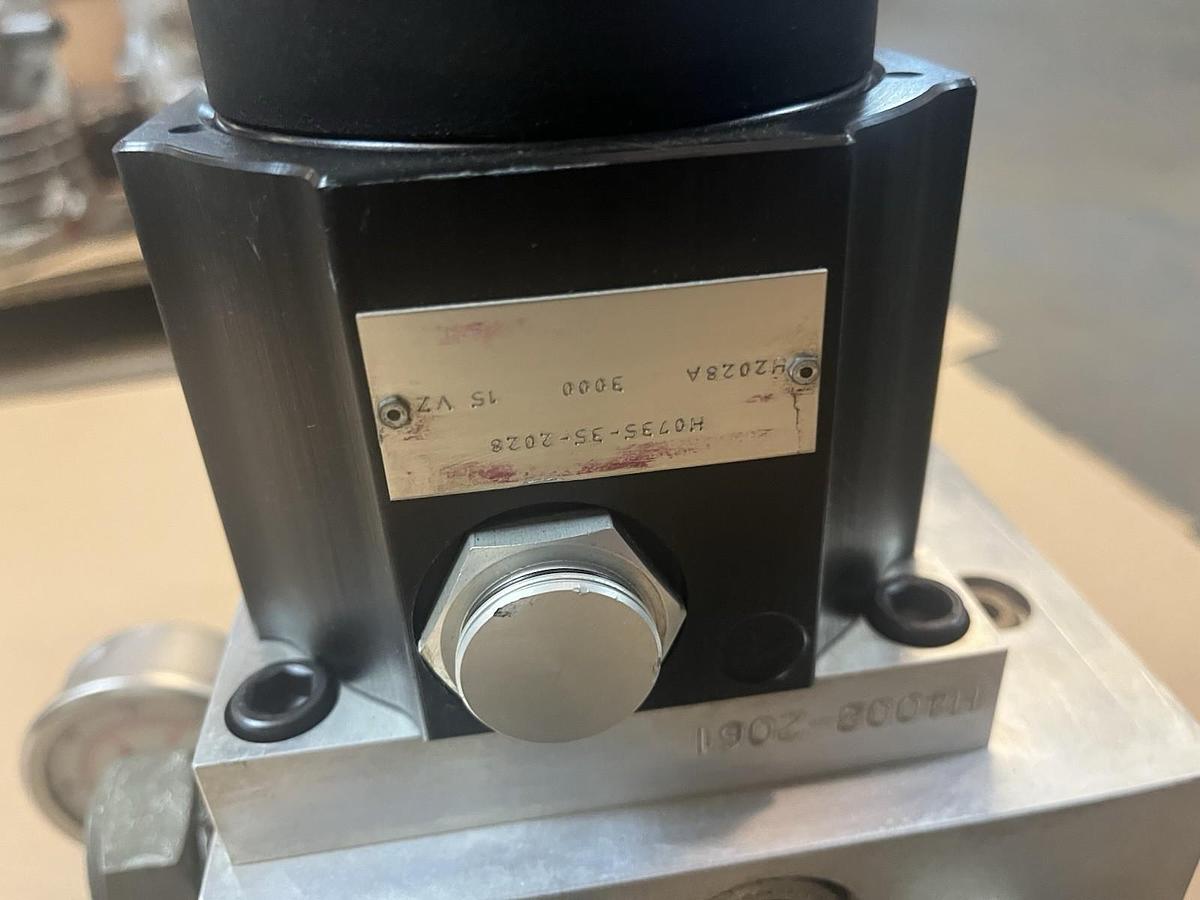 Used FIFE,D31063 REV 1,HYDRAULIC MANIFOLD BLOCK H0735-35-2028 FILTER ASSEMBLY