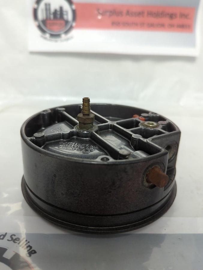 Used MAGNEHELIC,2015,DIFFERENTIAL PRESSURE GAUGE 15PSIG PRE-OWNED