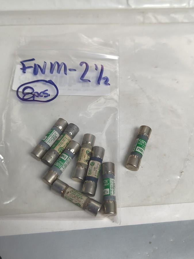Used COOPER BUSSMANN,FNM-2-1/2,FUSETRON 2-1/2 AMP FUSE LOT OF 8 PRE-OWNED