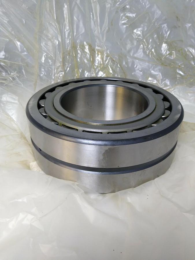 SKF,23228 CC/W33,Spherical Roller Bearing NOS