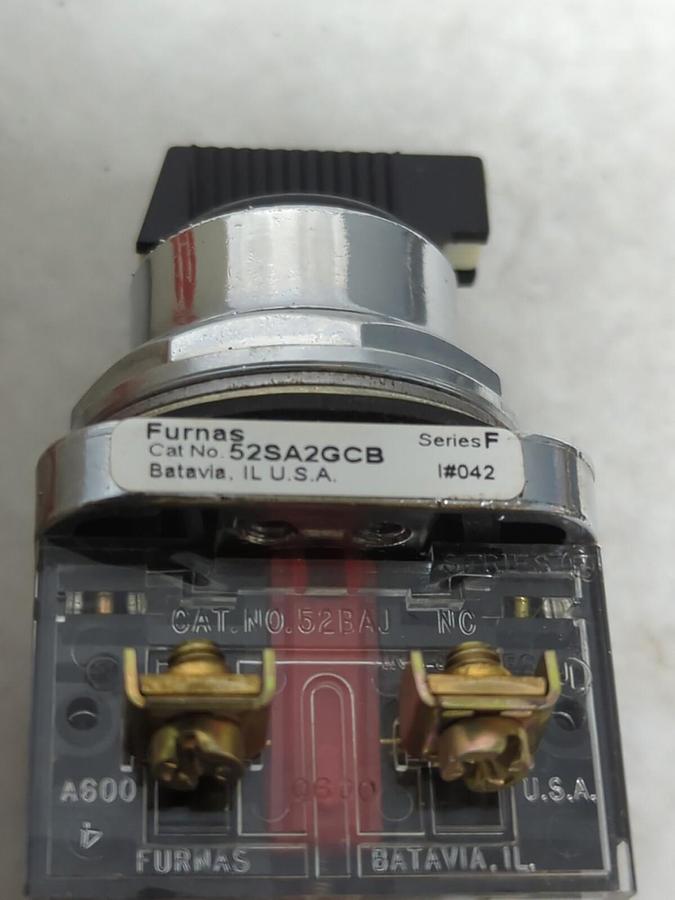 FURNAS,52SA2GCBJ2K1,SELECTOR SWITCH OPERATOR 3-POSITION NOS