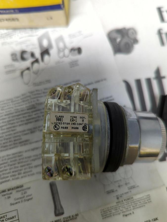 SQUARE D,KS88FBH2,CLASS 9001 SERIES H SELECTOR SWITCH NOS