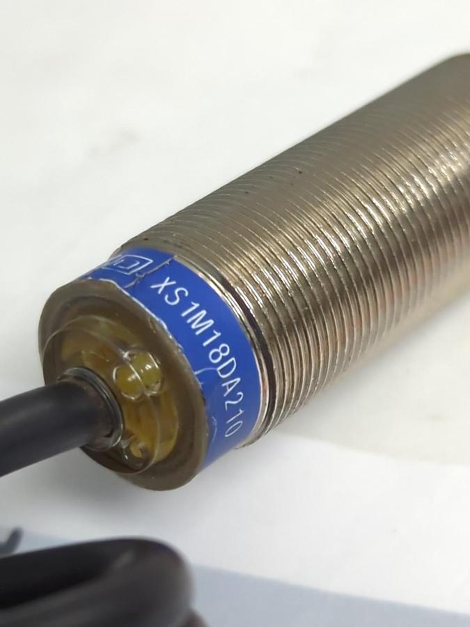 Used TELEMECANIQUE,XS1M18DA210,PROXIMITY SWITCH PRE-OWNED
