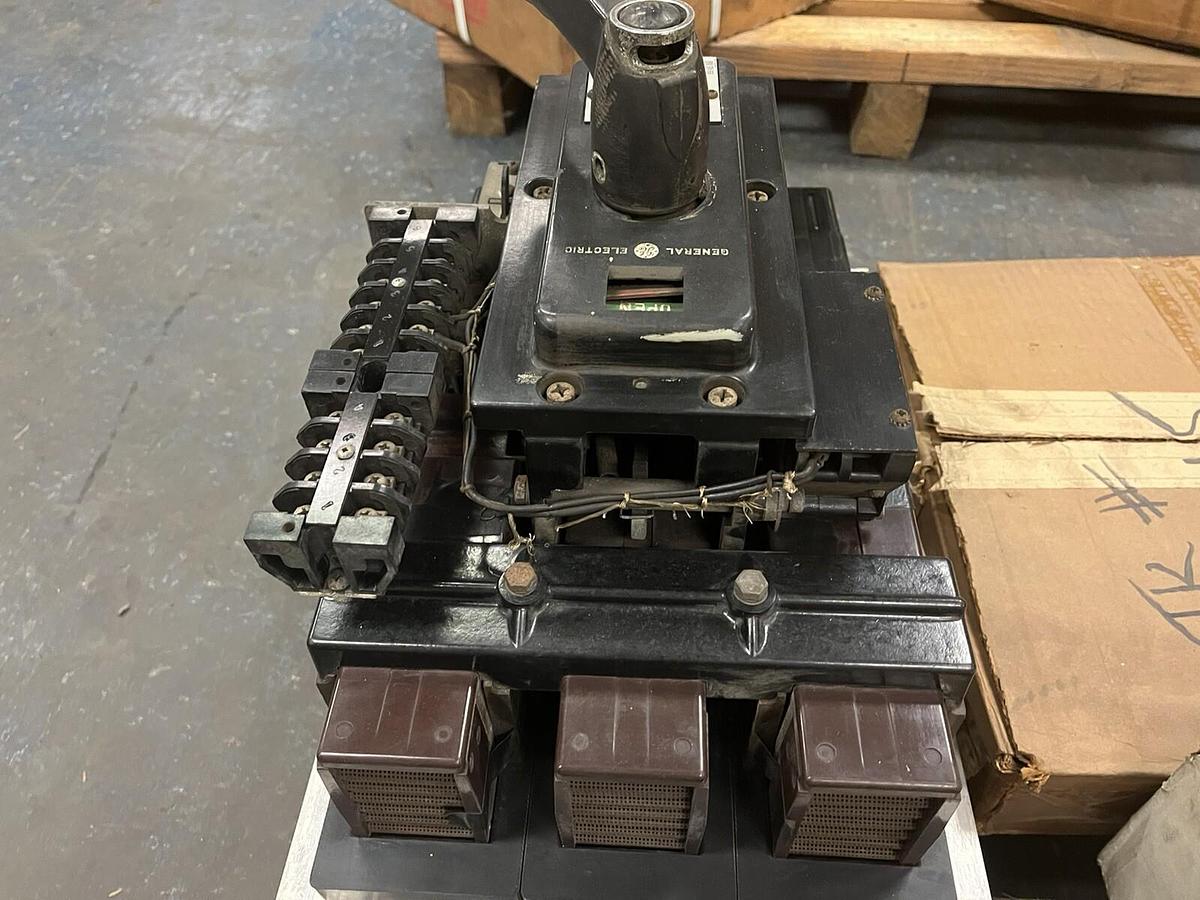 Used General Electric,AK-1-25,3-Pole Air Circuit Breaker 600A 600V