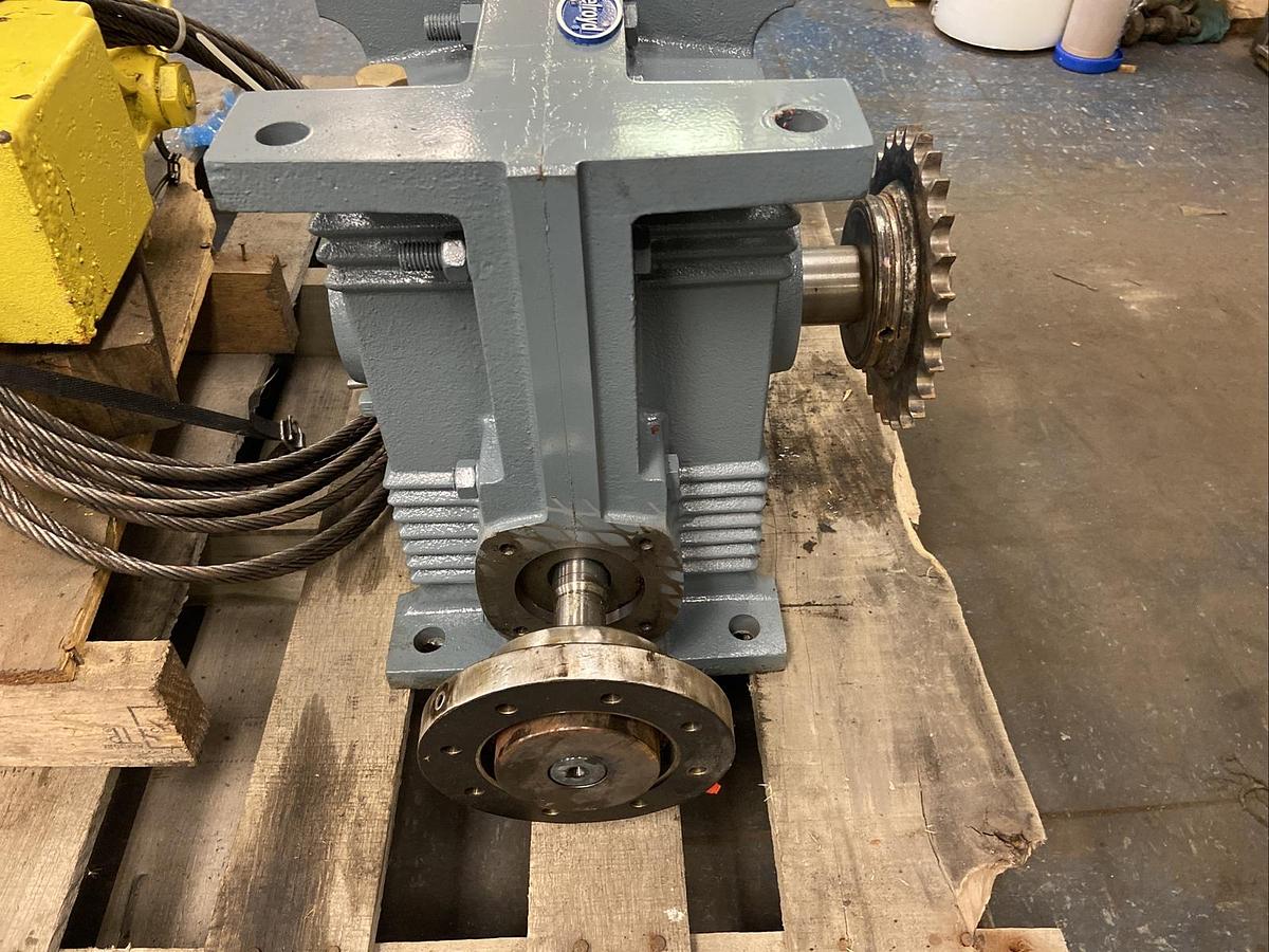 Used Delroyd,E40-089-B4,Worm Gear Reducer E40-089-B4 Ratio 5-1/6:1