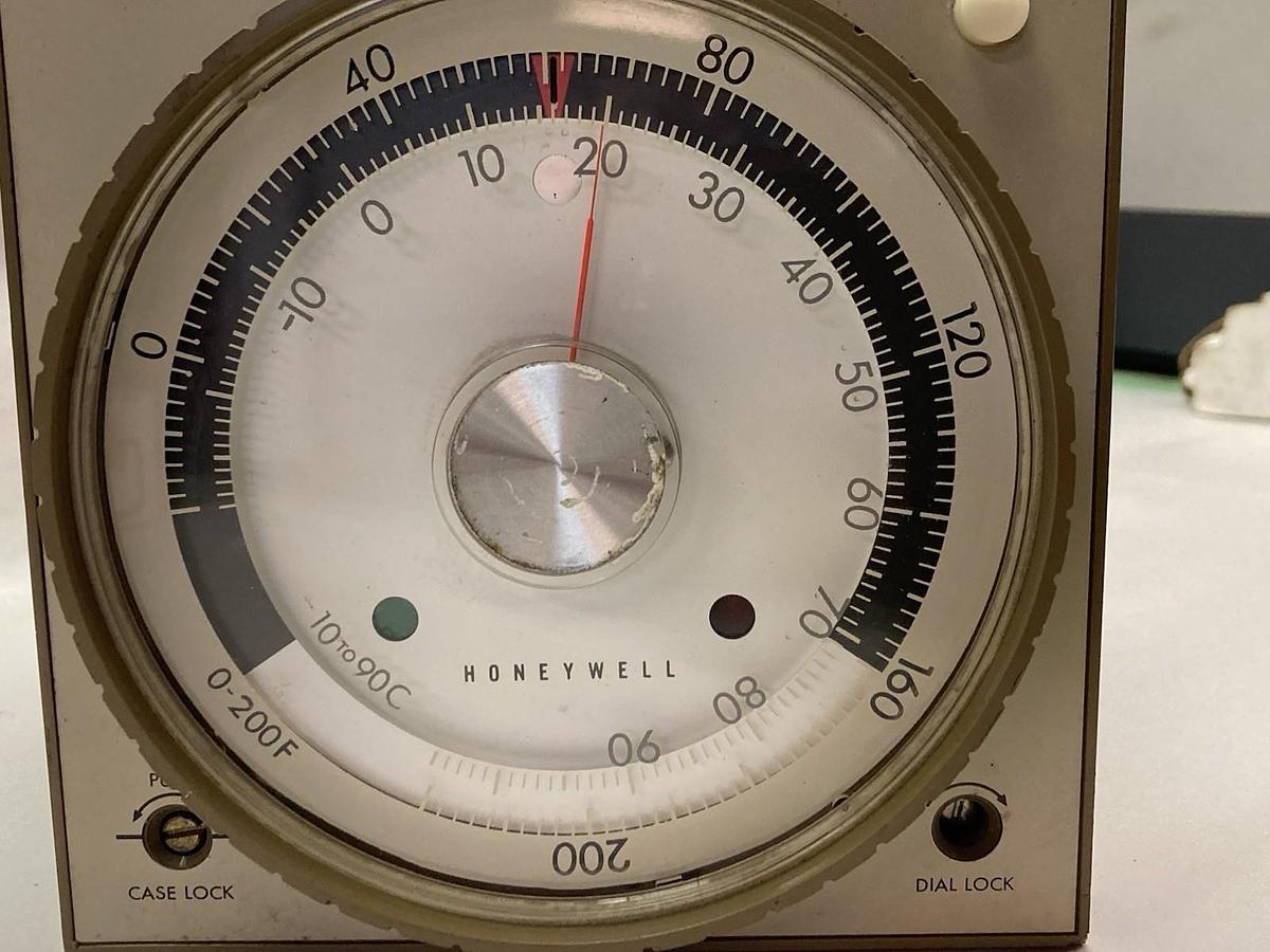 Used Honeywell,24001952-001,Dialatrol Controller Range 0-200 Rev A