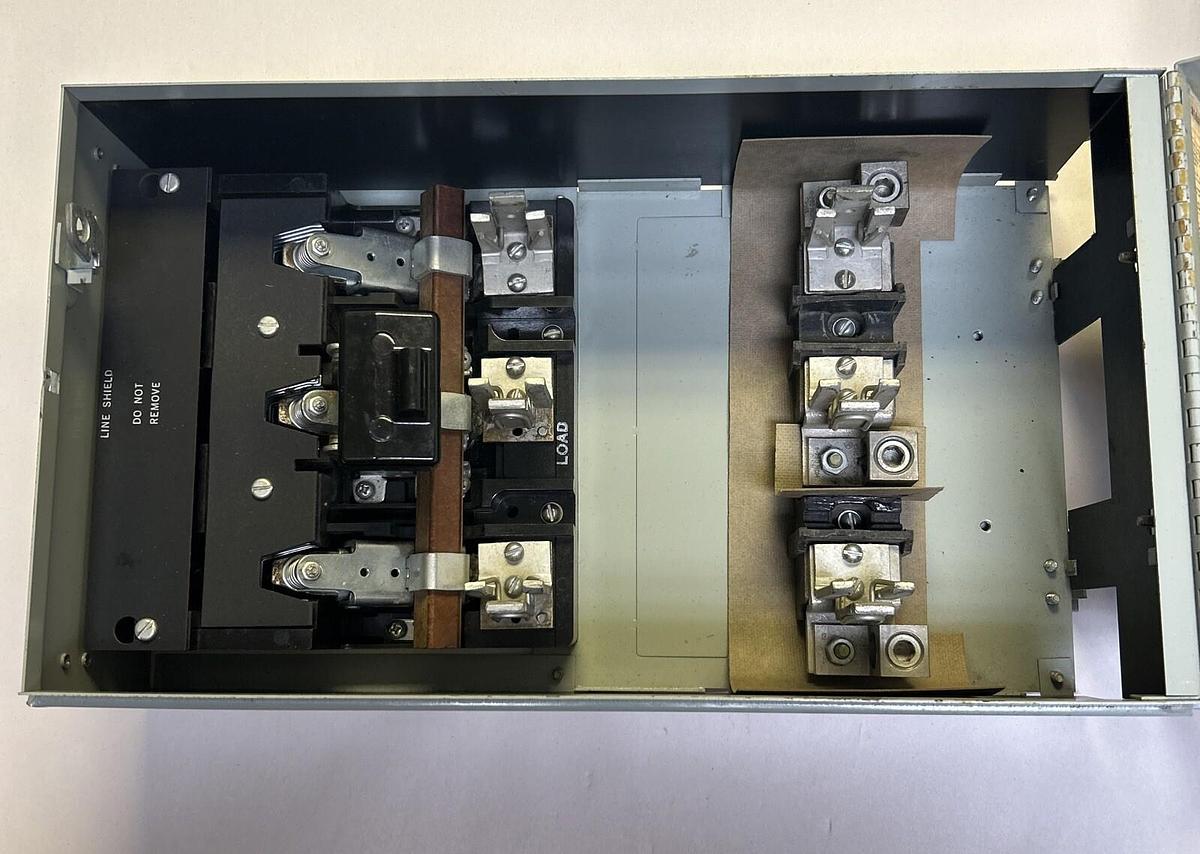 Used GENERAL ELECTRIC,THFP324,PANELBOARD UNIT 200A 240V