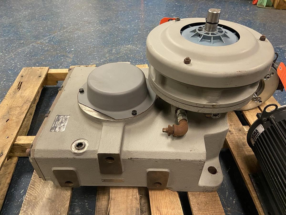 Used Sumitomo,PA185303,Gear Reducer EHYS-D6165Y-Y3-39 Ratio 39 Input 32.3Hp 1750RPM